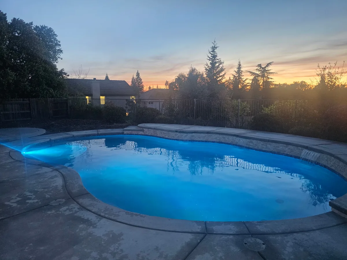 Freeform pool blue led lighting dusk by Pinnacle Pools and Landscape, Sacramento CA