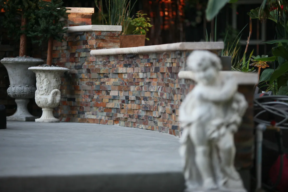 Garden statuary stone veneer wall by Pinnacle Pools and Landscape, Sacramento CA