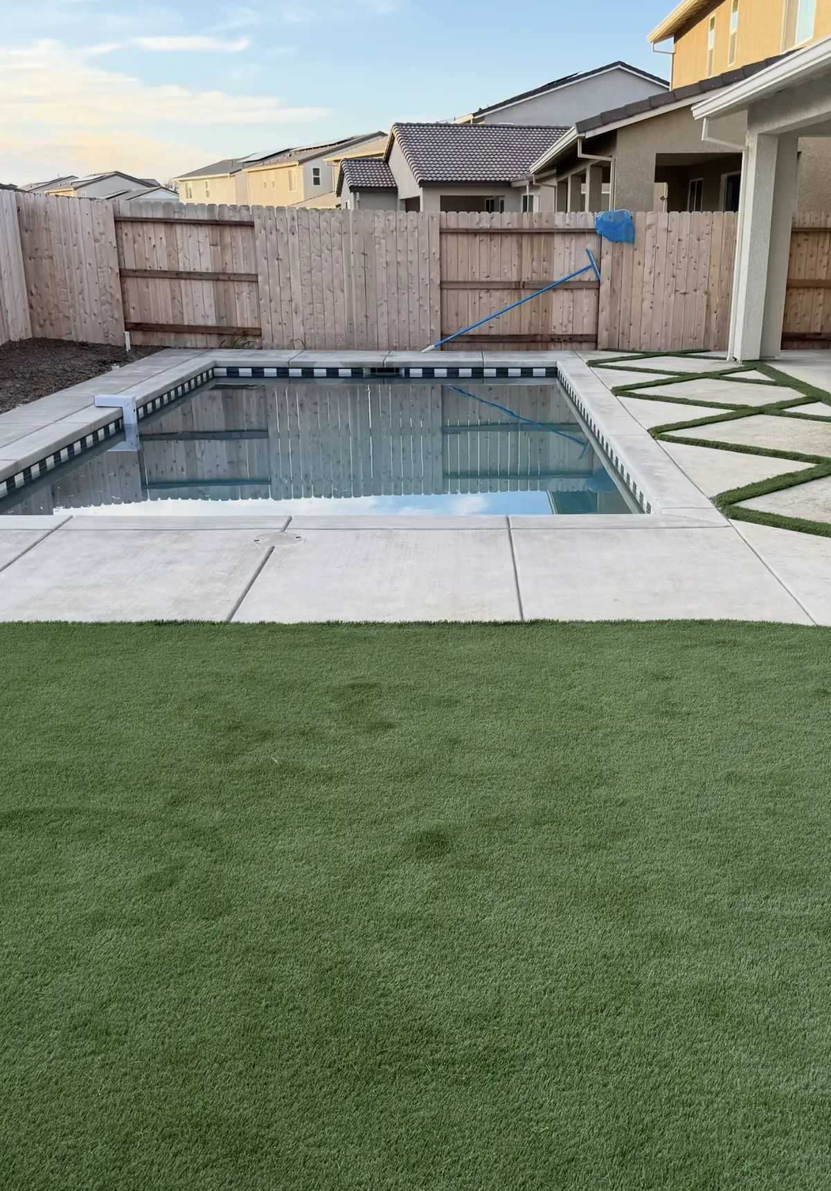 Rectangular pool artificial turf lawn by Pinnacle Pools and Landscape, Sacramento CA